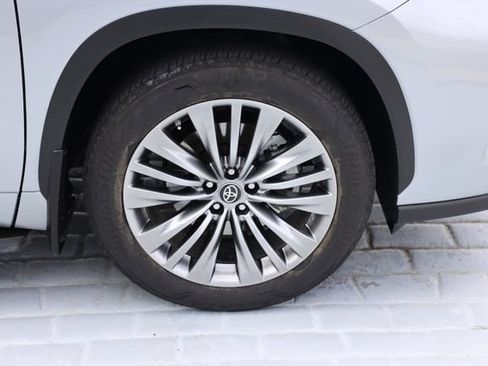 Used 2022 Toyota Highlander Platinum FWD image 50