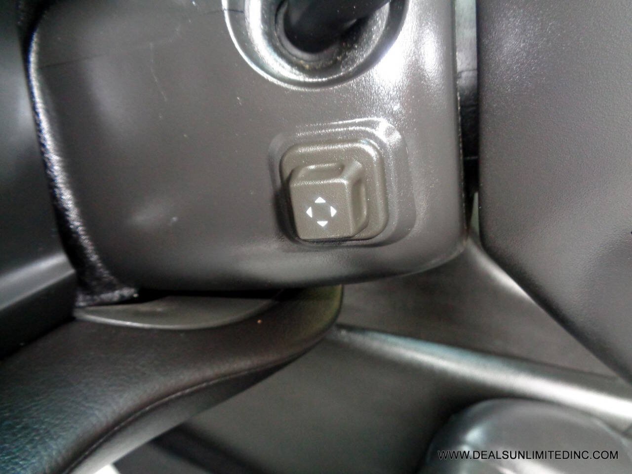 Used 2019 Cadillac Escalade ESV 4WD image 16