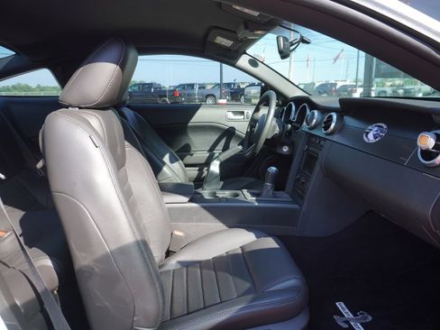 Used 2009 Ford Mustang Shelby GT500 RWD image 8