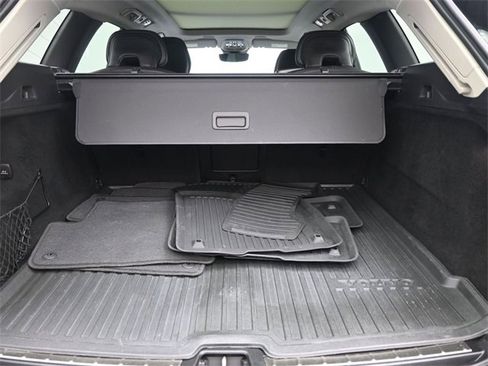Used 2022 Volvo XC60 B5 Inscription w/ Advanced Package image 32