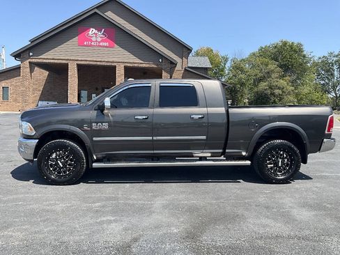 Used 2018 RAM 2500 Laramie AWD/4WD image 2