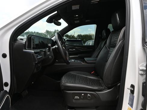 Used 2022 Cadillac Escalade Sport Platinum w/ LPO, ONYX Package AWD/4WD image 17