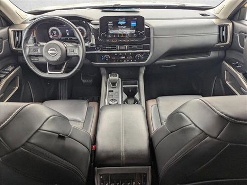 Used 2025 Nissan Pathfinder Platinum w/ Cargo Package AWD/4WD image 16