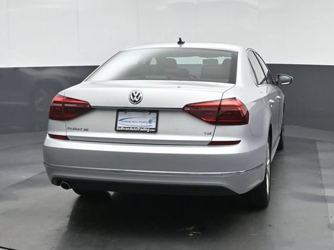 Used 2018 Volkswagen Passat 2.0T SE FWD image 6