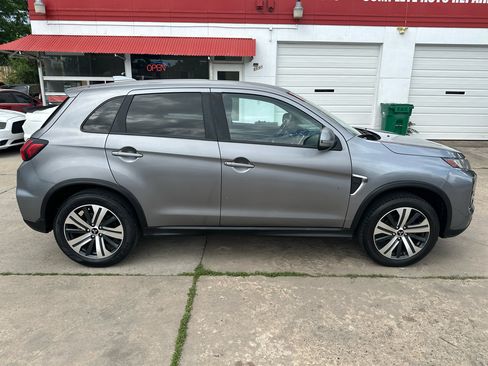 Used 2021 Mitsubishi Outlander Sport SE image 4