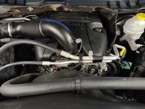 Used 2019 RAM 1500 Classic SLT w/ Luxury Group RWD image 30