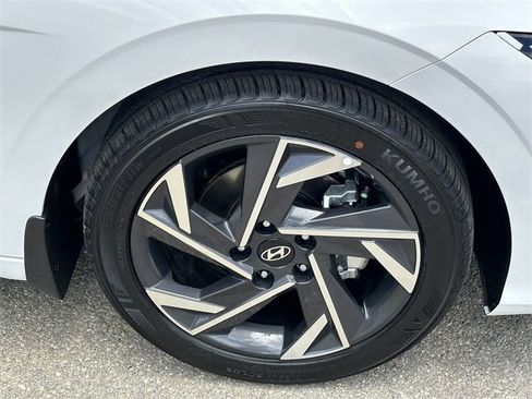 Used 2024 Hyundai Elantra SEL w/ Convenience Package image 14
