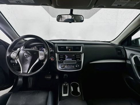 Used 2017 Nissan Altima 2.5 SR w/ Midnight Edition Package FWD image 3