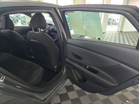 Used 2025 Hyundai Elantra SEL FWD image 35