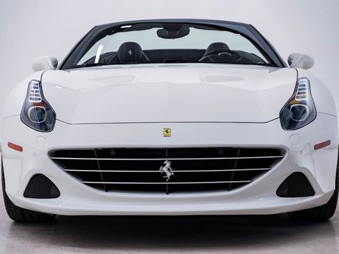 Used 2015 Ferrari California T image 6
