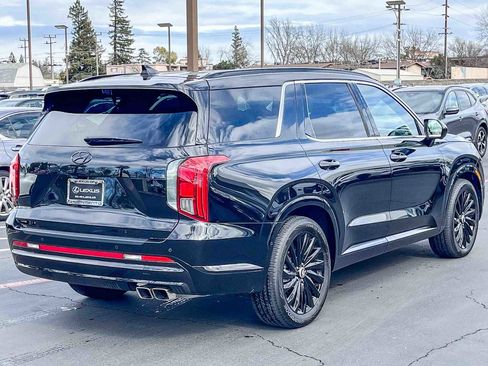 Used 2024 Hyundai Palisade Calligraphy image 3