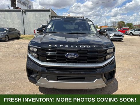 Used 2025 Ford Expedition Max Platinum image 2