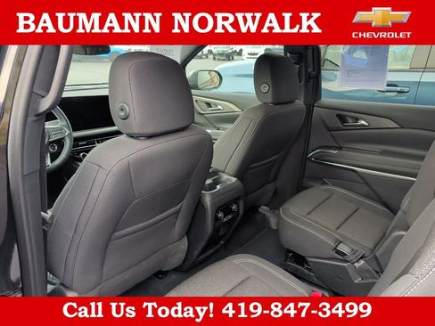Used 2025 Chevrolet Traverse LT w/ Midnight/Sport Edition image 18