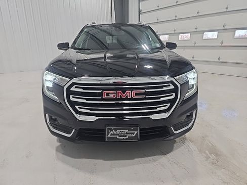 Used 2024 GMC Terrain SLT image 12