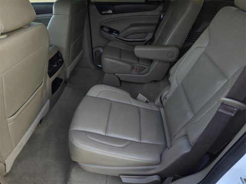 Used 2020 GMC Yukon SLT w/ Premium Edition image 35