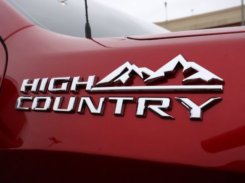 Used 2023 Chevrolet Silverado 1500 High Country w/ High Country Premium Package AWD/4WD image 31