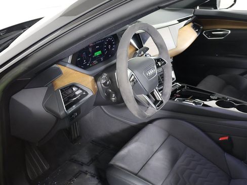 Used 2023 Audi e-tron GT Premium Plus image 25