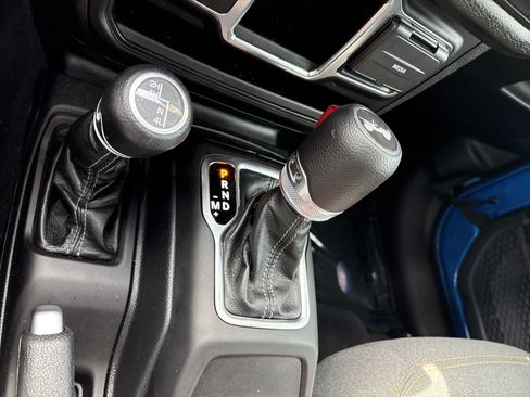 Used 2024 Jeep Wrangler Unlimited Sport AWD/4WD image 30