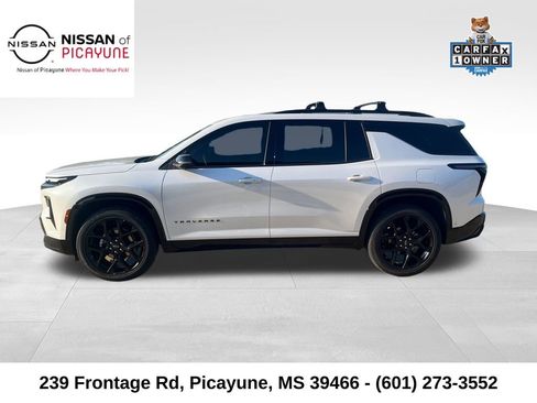 Used 2024 Chevrolet Traverse RS w/ LPO, Floor Liner Package FWD image 2