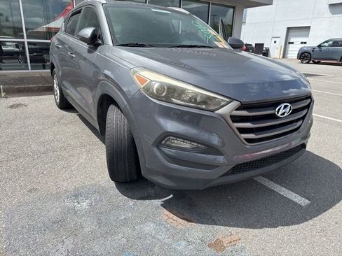 Used 2016 Hyundai Tucson SE w/ Option Group 02 FWD image 4