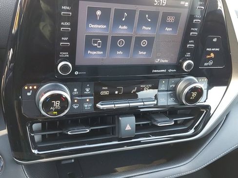 Used 2022 Toyota Highlander XLE image 44