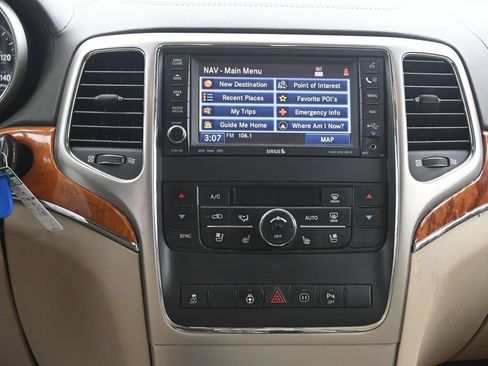 Used 2011 Jeep Grand Cherokee Overland AWD/4WD image 27