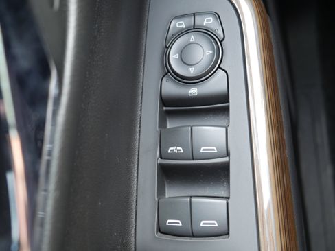 Certified 2023 GMC Acadia SLE w/ Driver Convenience Package AWD/4WD image 30