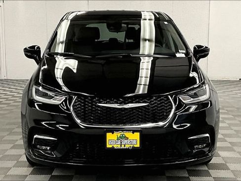 Used 2024 Chrysler Pacifica Touring-L FWD image 4