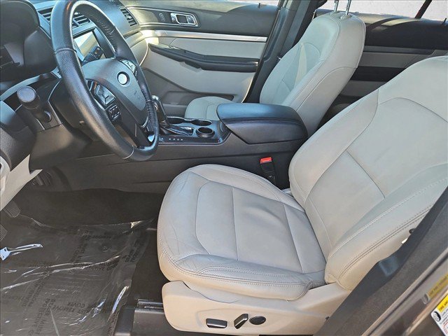 Used 2018 Ford Explorer XLT w/ Equipment Group 202A FWD image 17