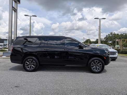 Used 2022 Chevrolet Suburban Z71 AWD/4WD image 2