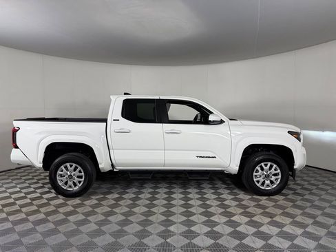 Used 2026 Toyota Tacoma SR5 AWD/4WD image 3