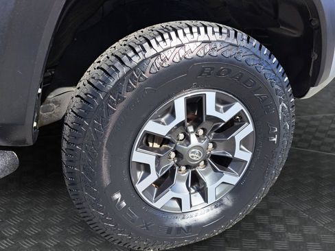 Used 2019 Toyota Tacoma TRD Off-Road image 21