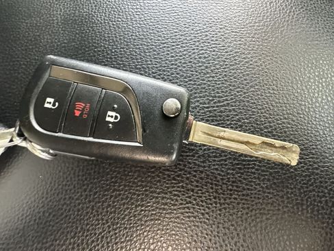 Used 2025 Toyota RAV4 LE AWD/4WD image 28