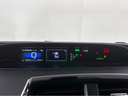 Used 2021 Toyota Prius LE image 5