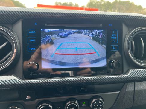 Used 2017 Toyota Tacoma TRD Off-Road image 16