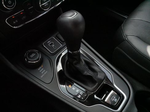 Used 2020 Jeep Cherokee Limited AWD/4WD image 29