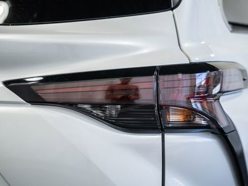New 2026 Toyota Sienna XLE AWD/4WD image 6
