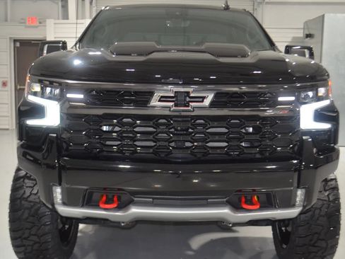 Used 2023 Chevrolet Silverado 1500 ZR2 w/ Technology Package image 2