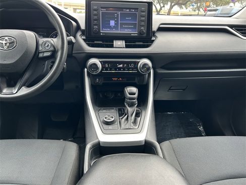 Used 2020 Toyota RAV4 LE image 17