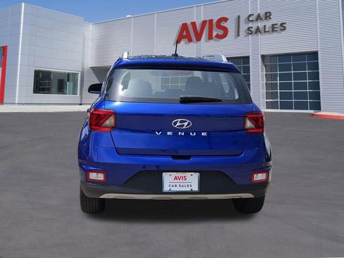 Used 2025 Hyundai Venue FWD image 5