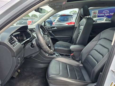 Used 2018 Volkswagen Tiguan SEL Premium w/ 3rd Row Seat Package AWD/4WD image 19