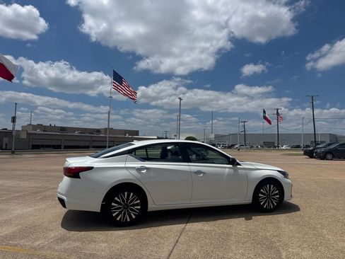Certified 2025 Nissan Altima 2.5 SV FWD image 21