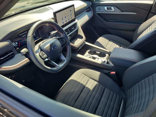 Used 2025 Ford Explorer ST-Line RWD image 3