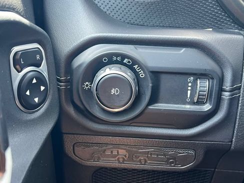 Used 2025 Jeep Wrangler Unlimited Rubicon AWD/4WD image 25