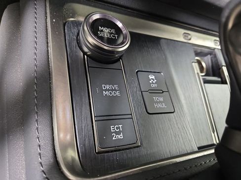 Used 2024 Lexus GX 550 w/ Accessory Package (2T) AWD/4WD image 27