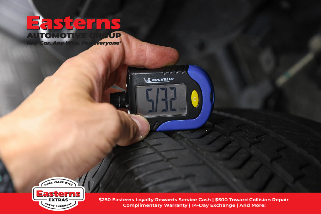 Used 2025 Toyota 4Runner SR5 AWD/4WD image 28