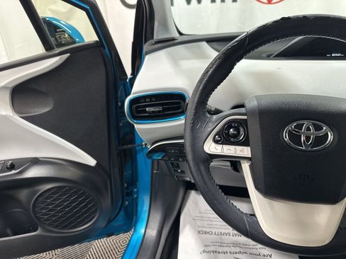 Used 2017 Toyota Prius Prime Advanced image 26