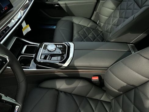 New 2026 BMW 740i w/ Premium Package image 25