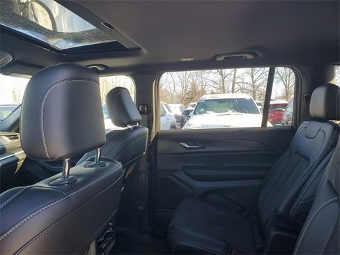 New 2025 Jeep Grand Cherokee L Altitude image 10