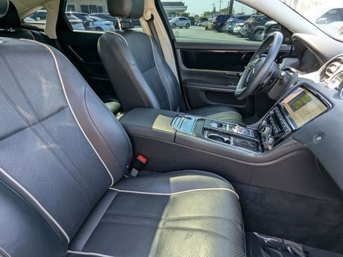 Used 2019 Jaguar XJ R-Sport image 21
